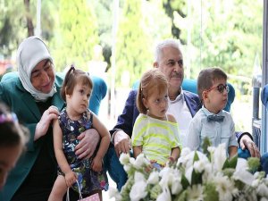 Yıldırım ailesi, çocuk ve yaşlıları unutmadı