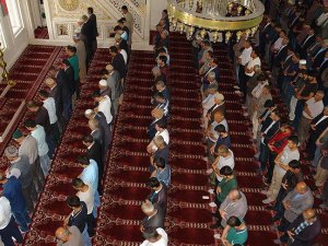 Yüksekova'da vatandaşlar 'huzur' için dua etti