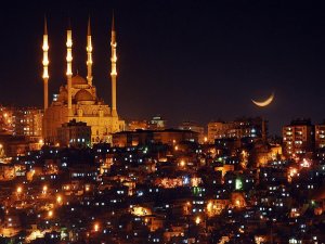 'Diyanet hilalin herhangi bir yerde görülmesini esas alıyor'