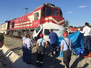 Denizli'de hemzemin geçitte kaza: 4 ölü