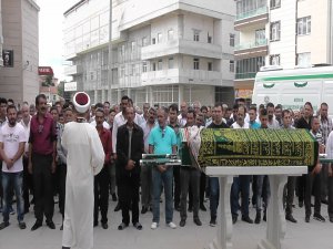 Sokak ortasında öldürülen kadın toprağa verildi