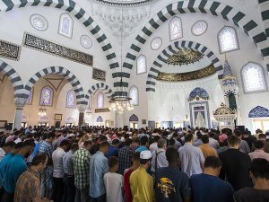 ABD'li Müslümanlar Amerika Diyanet Merkezi'nde bir araya geldi
