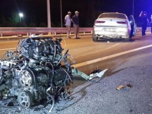 Beton bariyere çarpan otomobil ikiye bölündü: 2 yaralı