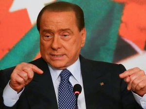 Eski İtalya Başbakanı Berlusconi Milan’ı satıyor