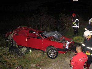 Kocaeli'de otomobil tıra çarptı: 4 ölü