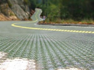 Güneş enerjili ilk yol yapıldı!