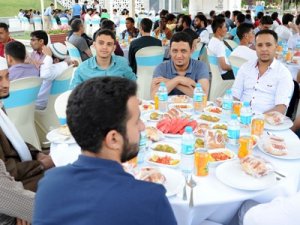 65 ülkeden onlarca öğrenci bayram sofrasında buluştu