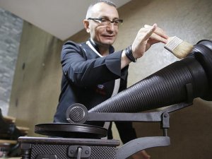 "Çılgın şef"in son şaheseri: Çikolatadan gramofon