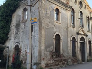 Cami olarak kullanılan eski kilise kültür merkezi oluyor