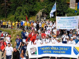 Bosna Hersek'te 'Barış Yürüyüşü' başladı