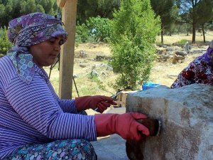 Arkeolojik kazılar kadınlara gelir kaynağı oldu