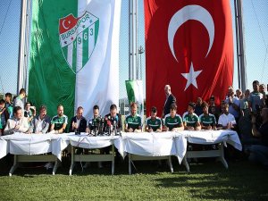 Bursaspor 7 futbolcuyla sözleşme imzaladı