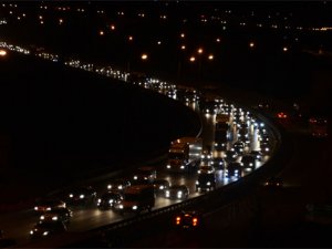 TEM Otoyolu’nda trafik yer yer durma noktasına geliyor