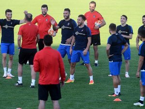 Ersun Yanal'dan futbolculara izin