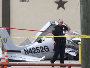 Texas'ta motor arızası yüzünden uçak düştü