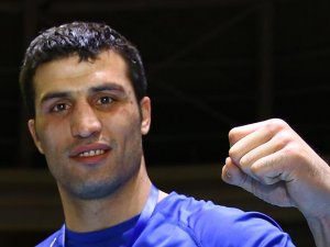 Bakan Kılıç milli boksör Şipal'i tebrik etti