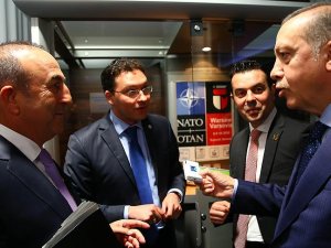 Cumhurbaşkanı Erdoğan Bulgar bakana sigarayı bıraktırdı