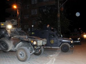 Patlayıcı hazırlarken parmakları koptu