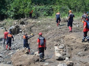 Ordu'daki sel ve heyelanda kaybolan 2 kişiyi arama çalışmaları sürüyor