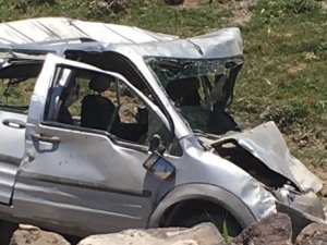 Düğün konvoyunda kaza: 1 ölü, 21 yaralı