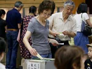 Japonya'da koalisyon hükümeti seçimde önde