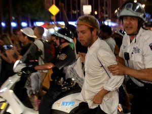 ABD'de polis şiddeti ve ırkçılık karşıtı gösterilerde 48 kişi tutuklandı
