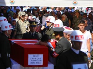 Mardin'deki terör saldırısında şehit düşen astsubay toprağa verildi