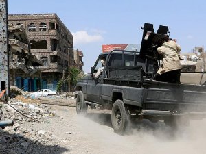 Yemen'de Husiler ve yönetim yanlıları çatıştı: 32 ölü