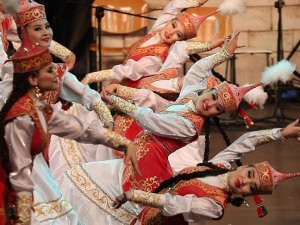 Uluslararası Bursa Altın Karagöz Halk Dansları Yarışması başladı