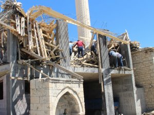 Cami çöktü! Ölü ve yaralı var