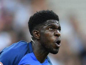 Barcelona Umtiti'yi resmen duyurdu