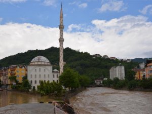 Ordu'daki sel ve heyelanın zararı giderilmeye çalışılıyor