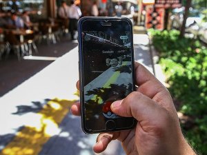 Pokemon GO çizgi film karakterlerini sokağa taşıdı