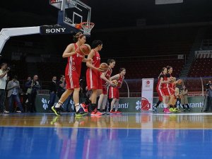 Kadın milliler olimpiyat hazırlıklarını sürdürdü