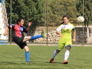 Futbolun prensesleri sahaya çıktı