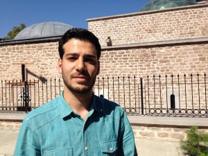 Suriyeli Hamza vefasını şifa dağıtarak göstermek istiyor