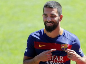 Arda Turan Barcelona'da kalıyor