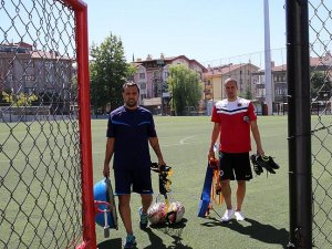 Milyonluk golcü halı sahada