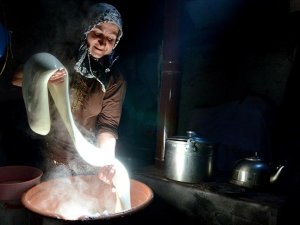 Kazanlar 'çeçil' peyniri için kaynıyor