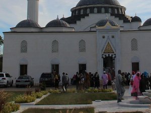 ABD'de camiye kurulacak seçim sandığının iptali tepki çekti