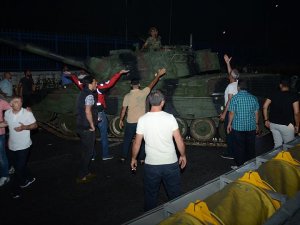 Tanklar birliklerine geri dönüyor