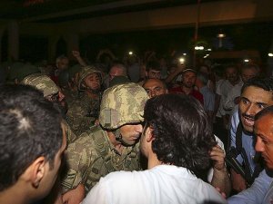 Darbe girişiminde bulunan askerlere gözaltı kararı