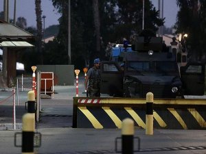 Askeri üsten çıkmak isteyen askerlere izin verilmedi