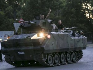 Gözaltına alınan askerlerin rütbeleri söküldü