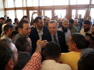 Erdoğan Devlet Konukevi'nde bekleyenlerle selamlaştı