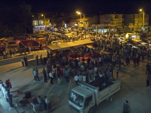 Yunak’ta halk demokrasi için toplandı