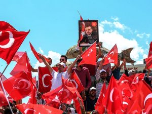 Türkiye darbe girişimine karşı ayakta