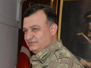 Darbeci komutanların gözaltısı sürüyor