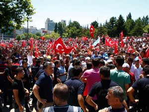 Ankara'da vatandaşlar meydanları boş bırakmıyor
