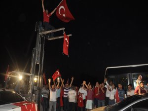 Konya'da vatandaşlardan mehter marşlı tepki
